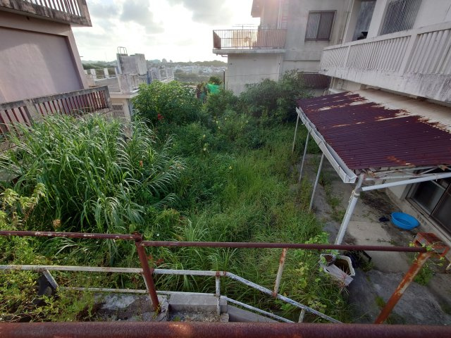 【売地】那覇市首里崎山町１１１坪の外観|現地撮影9月
※上物解体費 相談可能※
お気軽にお問い合わせください