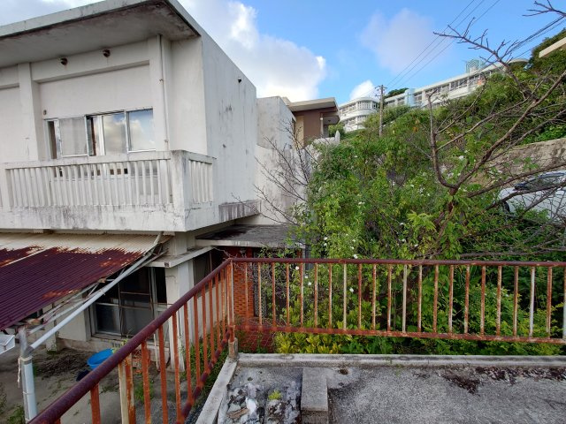 【売地】那覇市首里崎山町１１１坪の外観|現地撮影9月
※上物解体費 相談可能※
お気軽にお問い合わせください