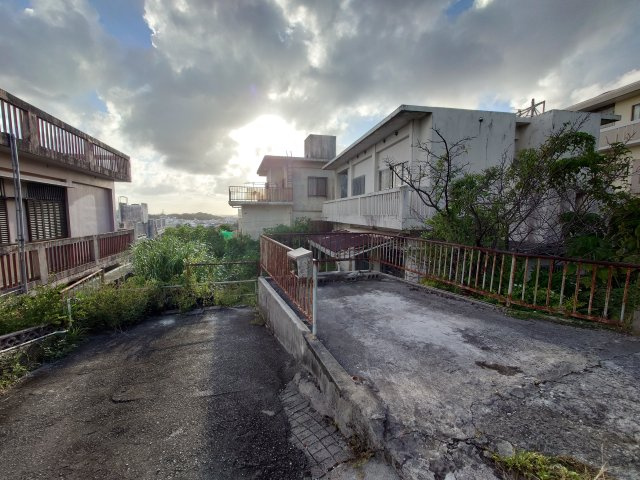 【売地】那覇市首里崎山町１１１坪の外観|現地撮影9月
※上物解体費 相談可能※
お気軽にお問い合わせください