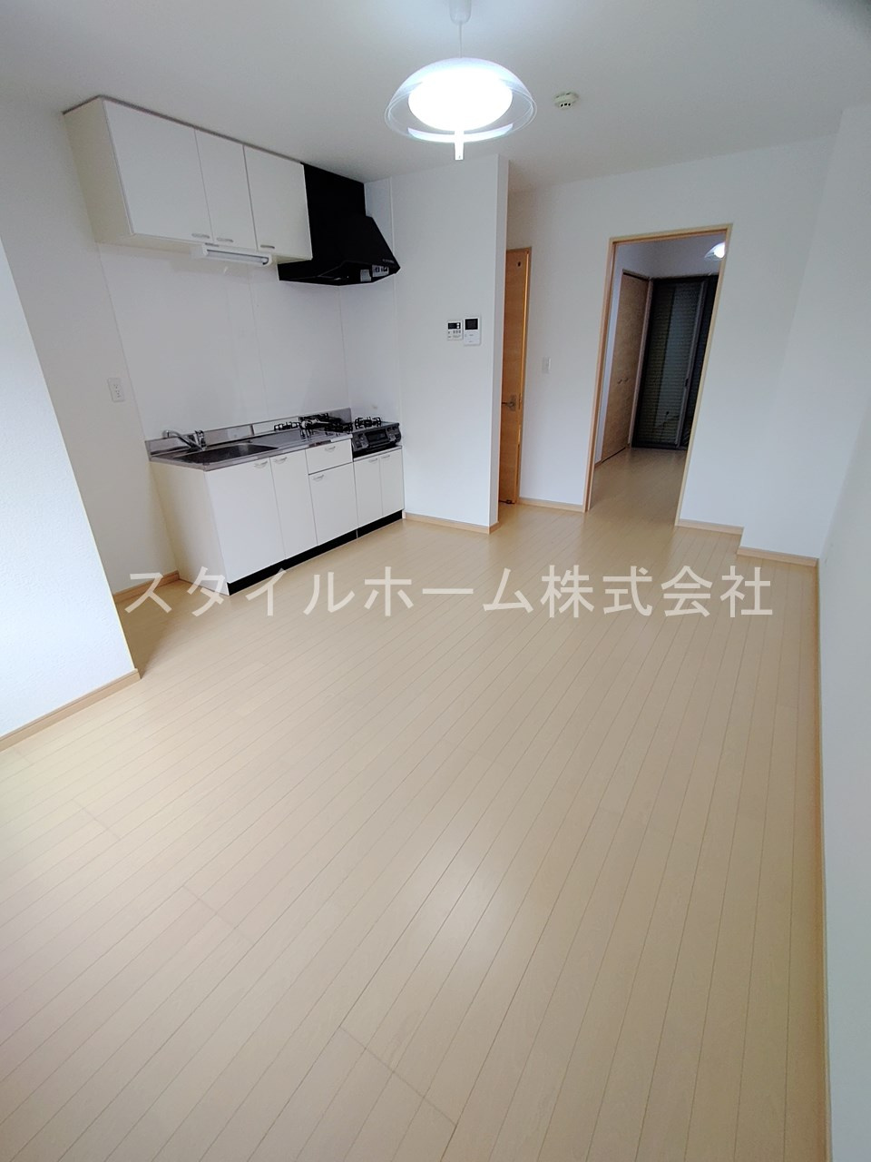 豊橋市大橋通３丁目のアパートの居間・リビング