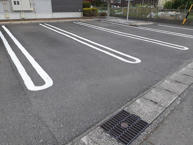 アンジュ　ルミエールの駐車場