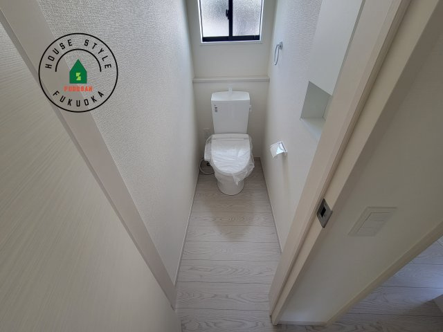 糟屋郡須恵町須恵第20-3棟（3号棟）のトイレ|温水洗浄便座を完備しております。2ヶ所にトイレがあるのは朝の慌ただしい時間も安心です。