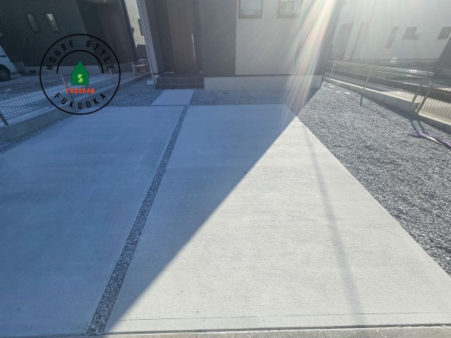 糟屋郡須恵町須恵第20-3棟（3号棟）の駐車場|広々した駐車場になります。3台並列駐車となります。