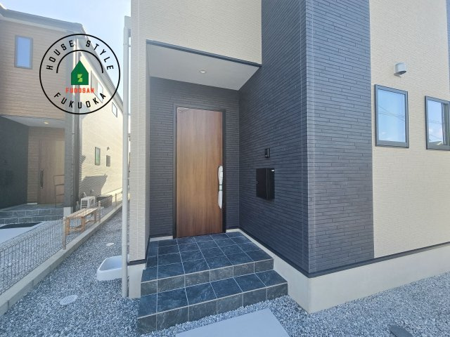 糟屋郡須恵町須恵第20-3棟（3号棟）の玄関|おでかけの時も帰った時も、「我が家」を最初に感じでもらえる素敵な空間に。