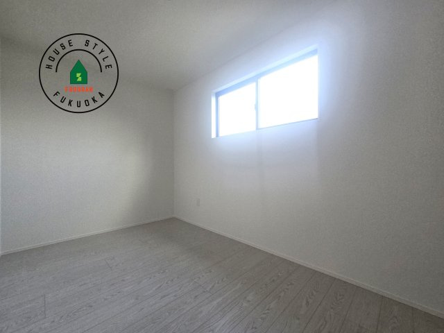 福津市福間南5丁目第6-2棟（1号棟）の内観：施工例|柔らかい陽光が差し込む明るいお部屋を演出する設計。彩光の取れる窓が気持ちの良いお部屋を創り上げます。