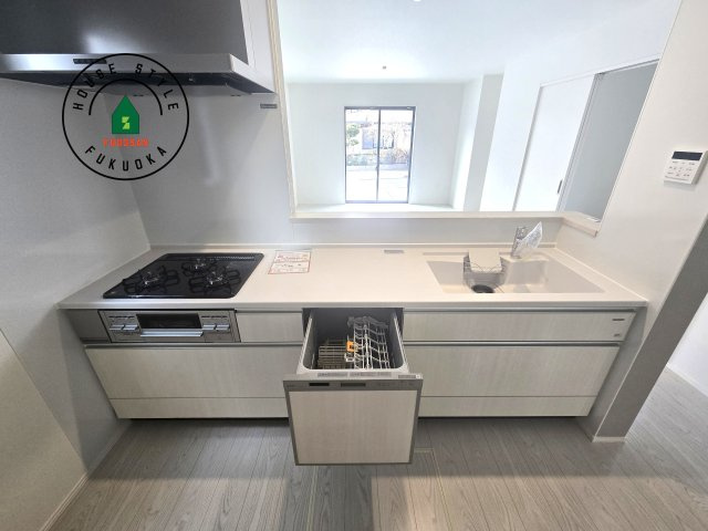 福津市福間南5丁目第6-2棟（1号棟）の内観：施工例|キッチン。グリル・食器洗い乾燥機・浄水器も完備。