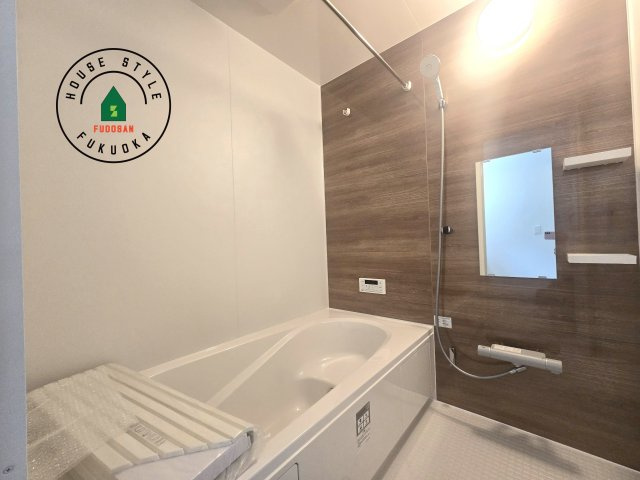 福津市福間南5丁目第6-2棟（2号棟）の内観：施工例|1日の疲れを癒してくれる広々バスルーム。雨の日のお洗濯にも大活躍な浴室乾燥機付です！