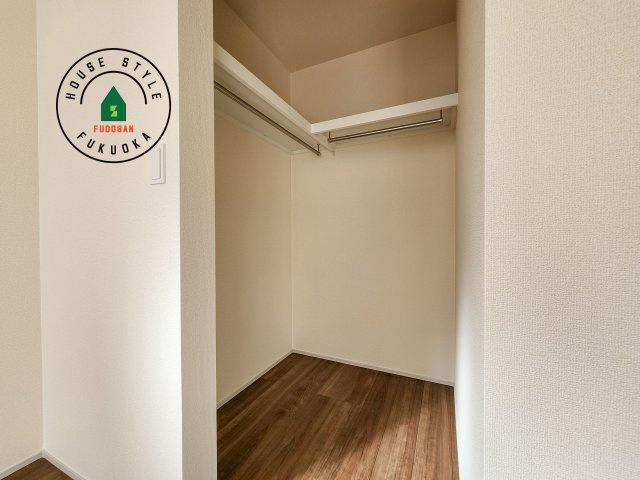 大野城市つつじヶ丘3丁目第1-2棟（1号棟）の収納|洋服や大きな荷物が多い方や人数の多いご家族などは、一般的なクローゼットよりもウォークインクローゼットのほうが使い勝手が良いです。