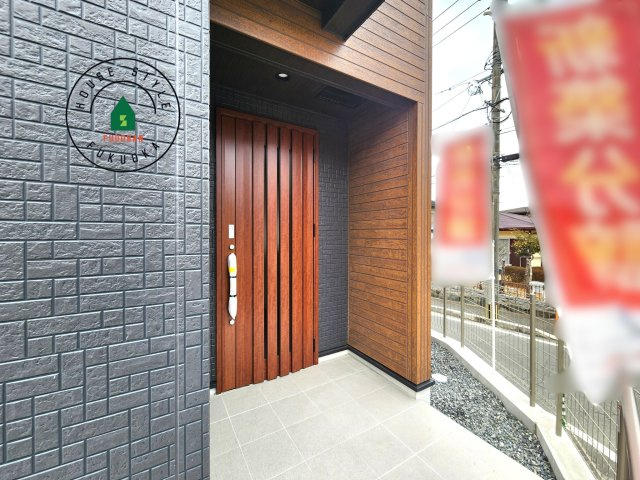 大野城市つつじヶ丘3丁目第1-2棟（1号棟）の玄関|おでかけの時も帰った時も、「我が家」を最初に感じでもらえる素敵な空間に。