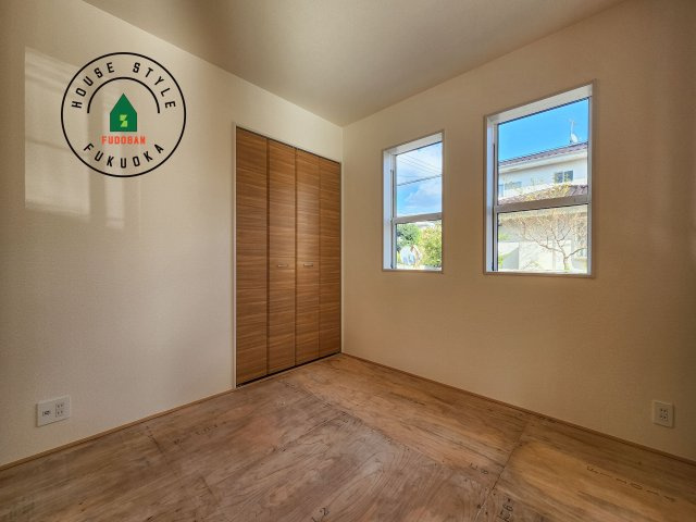 大野城市つつじヶ丘3丁目第1-2棟（1号棟）の和室|和室を上手に活用すると暮らし方の幅が広がります。例えば普段は開け放して、子供の小さいうちはお昼寝や遊びのスペースに。畳はソフトなので転んでもケガをしにくく安心です