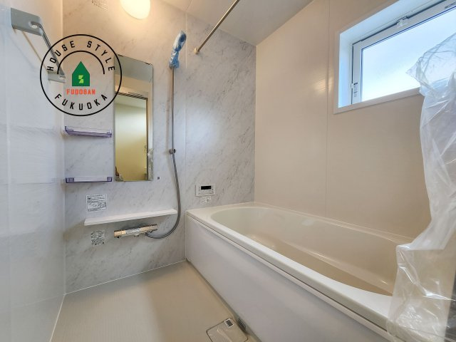 大野城市つつじヶ丘3丁目第1-2棟（2号棟）の浴室|1日の疲れを癒してくれる広々バスルーム。雨の日のお洗濯にも大活躍な浴室乾燥機付です！