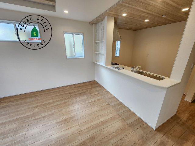 大野城市つつじヶ丘3丁目第1-2棟（2号棟）のダイニング|キッチンから立ち込める香りが今日の料理を期待させます。