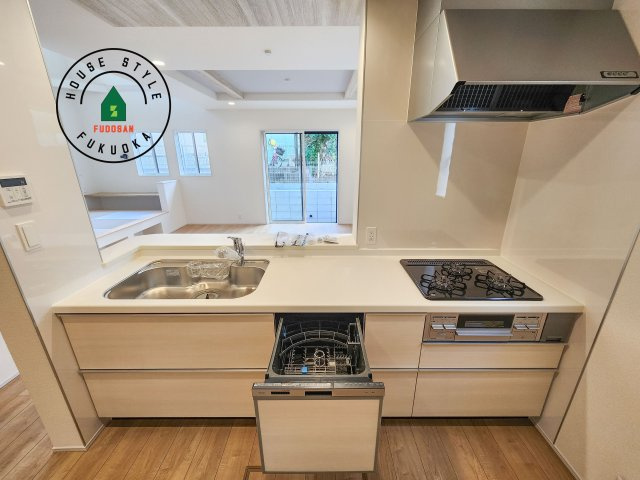 大野城市つつじヶ丘3丁目第1-2棟（2号棟）のキッチン|ご家族を近くに感じられる対面キッチンのLDK。会話もはずみそうですね。