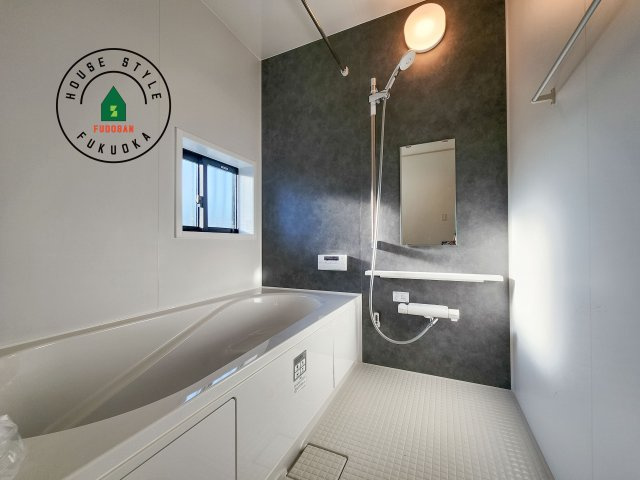 福岡市早良区飯倉2丁目第1-2棟（A号棟）の浴室|1日の疲れを癒してくれる広々バスルーム。雨の日のお洗濯にも大活躍な浴室乾燥機付です！