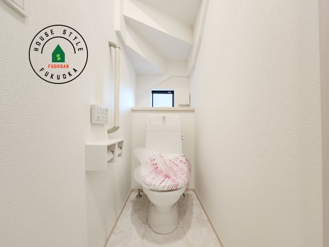 福岡市早良区飯倉2丁目第1-2棟（A号棟）のトイレ|温水洗浄便座を完備しております。2ヶ所にトイレがあるのは朝の慌ただしい時間も安心です。