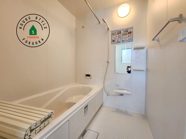 糟屋郡須恵町大字旅石第25-1棟(１号棟)の内観：施工例|1日の疲れを癒してくれる広々バスルーム。雨の日のお洗濯にも大活躍な浴室乾燥機付です！