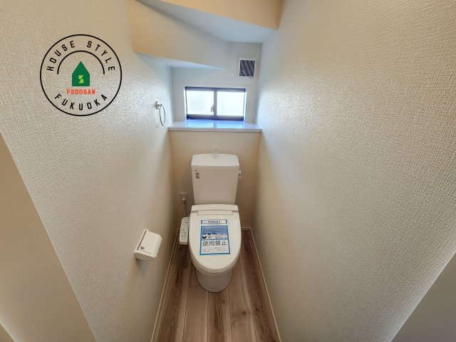 糟屋郡須恵町大字旅石第25-1棟(１号棟)の内観：施工例|温水洗浄便座を完備しております。2ヶ所にトイレがあるのは朝の慌ただしい時間も安心です。