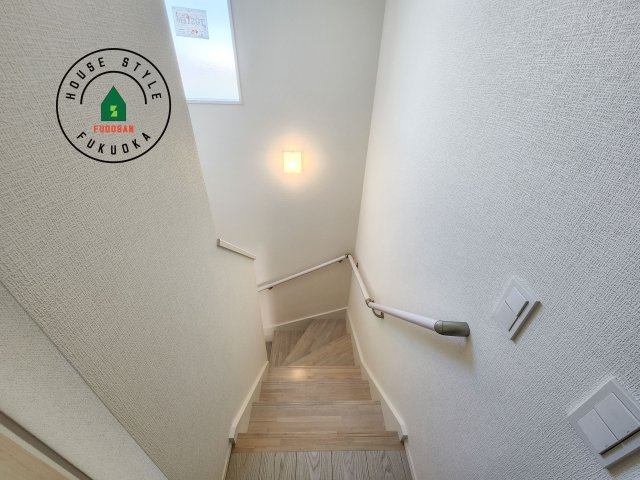 糟屋郡須恵町大字旅石第25-1棟(１号棟)の内観：施工例|階段からも明るい光が入ります。採光や通風も階段の重要な役割です。