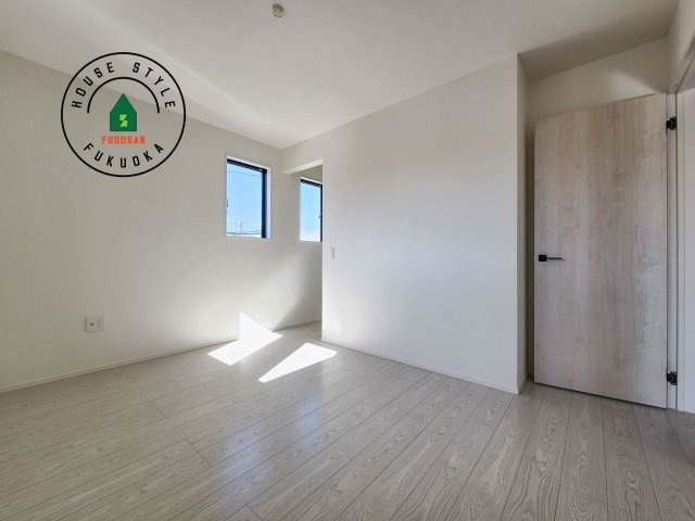 糟屋郡須恵町大字旅石第25-1棟(１号棟)の内観：施工例|落ち着いた色調の洋室です。