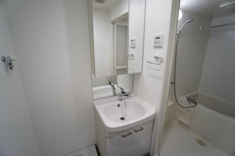 アーデン谷町の独立洗面台