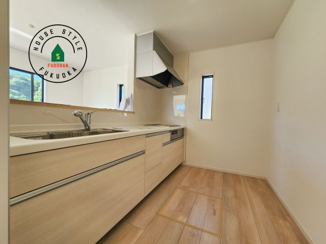 糟屋郡宇美町宇美東1丁目第2-5棟（1号棟）のキッチン|忙しい朝でも家族揃って食事をしたいゆとりあるダイニングスペース。