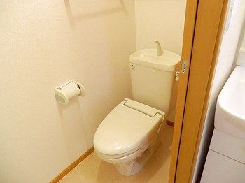 【トイレ】 | ブルーメ野里Ａ | 清潔感のあるトイレです