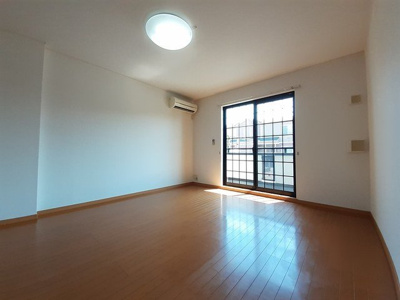 【内装】 | サンセール | 明るい室内です