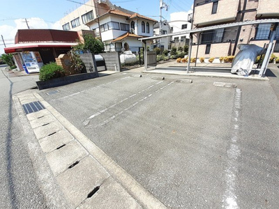 【駐車場】 | サンセール | 駐車場があるので、車を買う予定の方も安心です