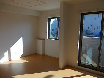 【バルコニー】 | カサブランカＣ | 暖かな日差しのふりそそぐバルコニー