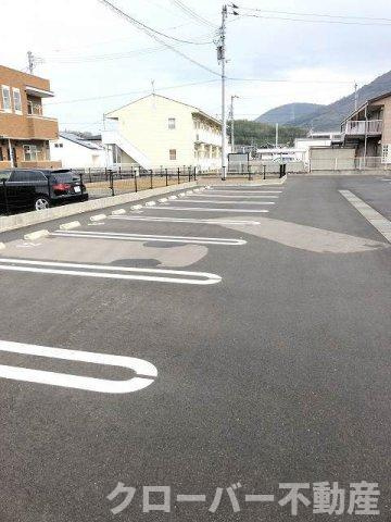 ル　レーヴの駐車場