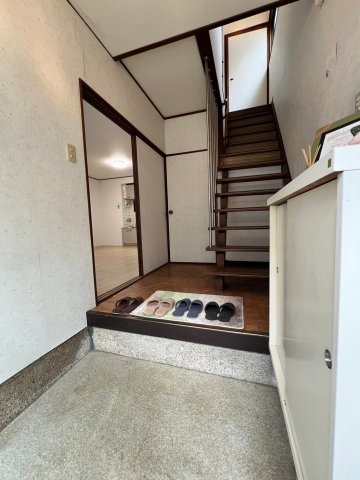 泉が丘4丁目戸建の玄関