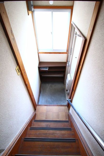 西畑ハイツの玄関