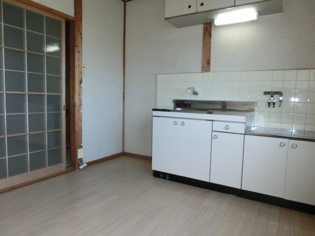 西畑ハイツの居間・リビング