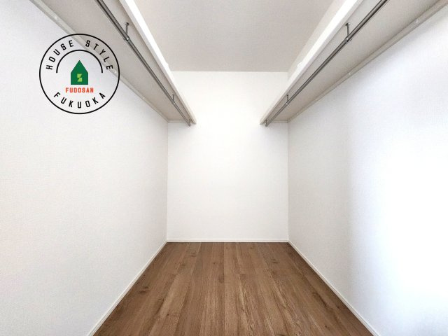 福岡市東区奈多1丁目第3-1棟（1号棟）の収納|洋服や大きな荷物が多い方や人数の多いご家族などは、一般的なクローゼットよりもウォークインクローゼットのほうが使い勝手が良いです。