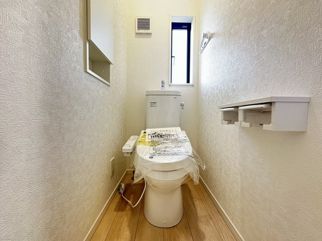 【トイレ】 | 志木市下宗岡4丁目　新築一戸建住宅　全1棟　(丸井志木店) | 現地（2026年2月）撮影／1Fトイレ