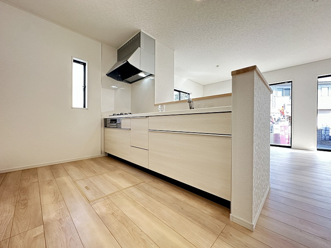 【キッチン】 | 志木市下宗岡4丁目　新築一戸建住宅　全1棟　(丸井志木店) | 現地（2026年2月）撮影／会話が弾む対面キッチン