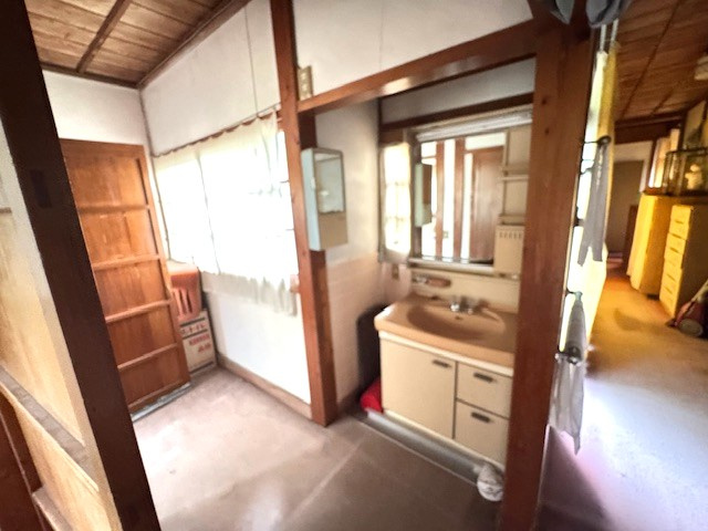 新温泉町井土の洗面所|ゆったりとスペースのある洗面所