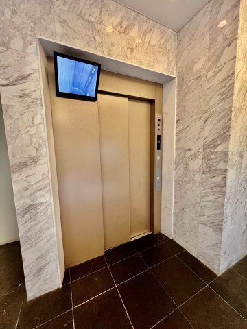 パークアクシス渋谷桜丘ウエストの駐車場|■モニタ付きエレベーター■駐輪場（スライド式ラック）