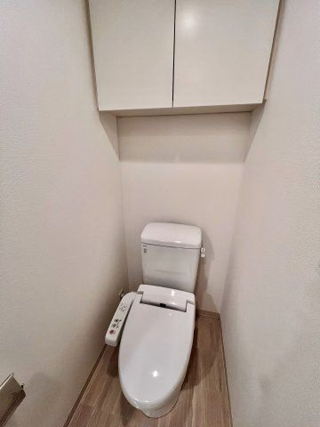 パークアクシス渋谷桜丘ウエストのトイレ|■温水洗浄便座■ウォールキャビネット収納付き♪