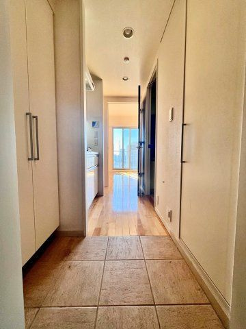 パークアクシス渋谷桜丘ウエストの玄関|■モニタ付インターホン■シューズクローゼット■ダウンライト