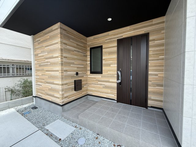 神戸市垂水区馬場通新築戸建の玄関