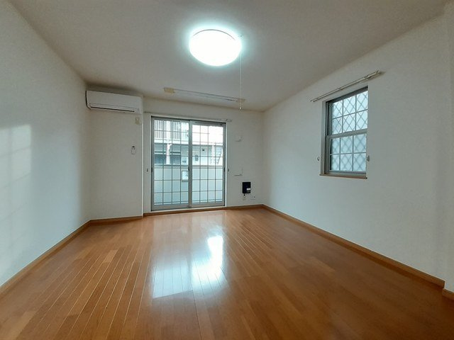 ジェルメＫの居間・リビング|明るい室内です