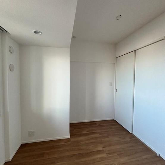 【寝室】 | ※写真は同タイプ住戸です。 