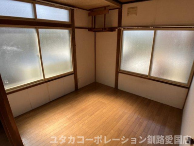 【洋室】 | 緑ケ岡1丁目16-33売家 | 【1階4.5帖洋室】2面窓で日当たり確保☆暖かいお部屋です♪