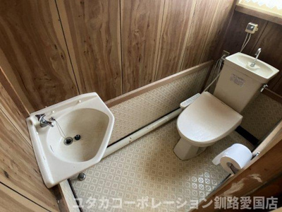 【トイレ】 | 緑ケ岡1丁目16-33売家 | 手洗場もあるので衛生面も安心ですね♪