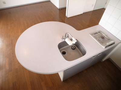 【キッチン】 | チハヤアネックスビル | カウンターテーブルのキッチンでテーブルいらずです。