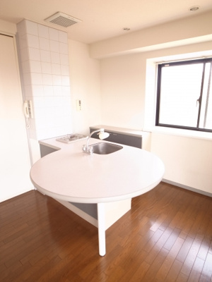 【キッチン】 | チハヤアネックスビル | 可愛いカウンターでしょ♪