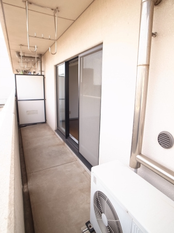 【バルコニー】 | チハヤアネックスビル | バルコニーも横広で物干しもゆったりです。