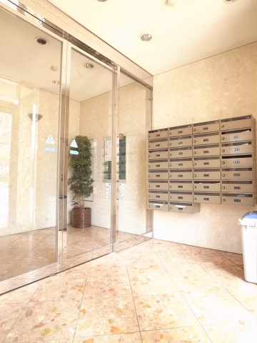 【エントランス】 | チハヤアネックスビル | オートロック付きエントランス、集合ポストもこちらへ。