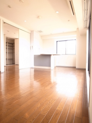 【居間・リビング】 | チハヤアネックスビル | 明るくステキなお部屋で新生活を！